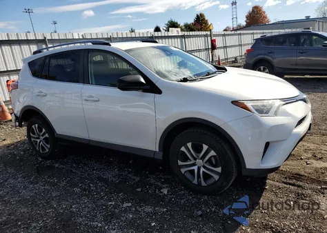 2017 Toyota Rav4 Le z USA, uszkodzony, nr VIN JTMBFREV7HJ121680